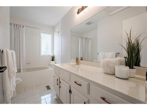 124 Macewan Glen Close Nw, Calgary, AB - Indoor Photo Showing Bathroom