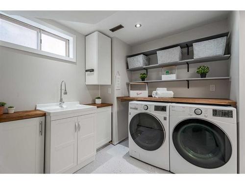 124 Macewan Glen Close Nw, Calgary, AB - Indoor Photo Showing Laundry Room