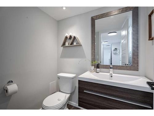 124 Macewan Glen Close Nw, Calgary, AB - Indoor Photo Showing Bathroom