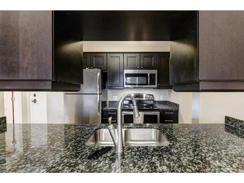 407-738 3 Avenue Sw, Calgary, AB - Indoor Photo Showing Kitchen With Stainless Steel Kitchen With Double Sink With Upgraded Kitchen