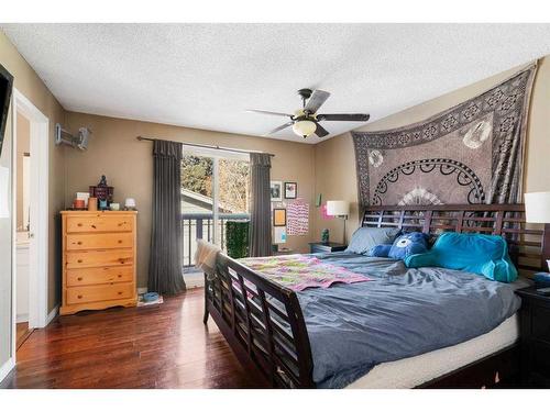 312 Silverthorn Way Nw, Calgary, AB - Indoor Photo Showing Bedroom