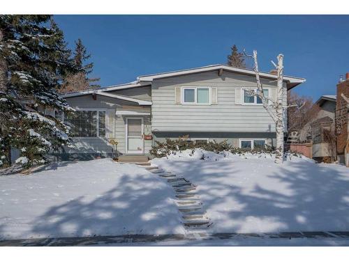 312 Silverthorn Way Nw, Calgary, AB - Outdoor