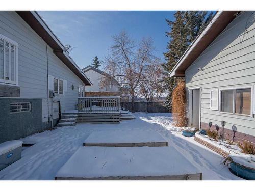 312 Silverthorn Way Nw, Calgary, AB - Outdoor With Exterior