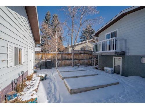 312 Silverthorn Way Nw, Calgary, AB - Outdoor With Exterior