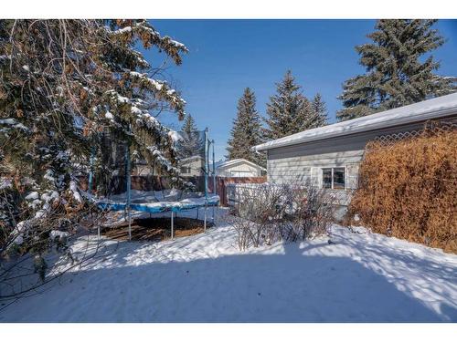 312 Silverthorn Way Nw, Calgary, AB - Outdoor