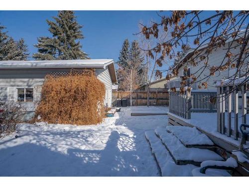 312 Silverthorn Way Nw, Calgary, AB - Outdoor