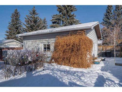 312 Silverthorn Way Nw, Calgary, AB - Outdoor