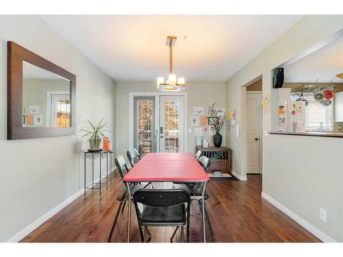 312 Silverthorn Way Nw, Calgary, AB - Indoor Photo Showing Dining Room