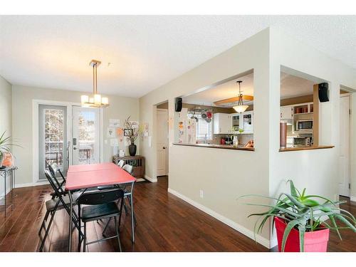 312 Silverthorn Way Nw, Calgary, AB - Indoor Photo Showing Dining Room