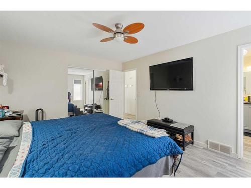 4 Madison Court, Strathmore, AB - Indoor Photo Showing Bedroom