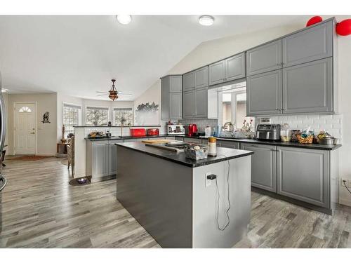 4 Madison Court, Strathmore, AB - Indoor Photo Showing Kitchen With Upgraded Kitchen