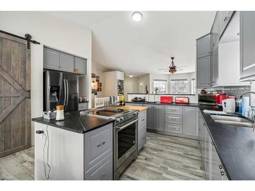 4 Madison Court, Strathmore, AB - Indoor Photo Showing Kitchen With Double Sink