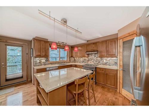 148-200 Prospect Heights, Canmore, AB - Indoor Photo Showing Kitchen