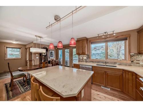 148-200 Prospect Heights, Canmore, AB - Indoor Photo Showing Kitchen