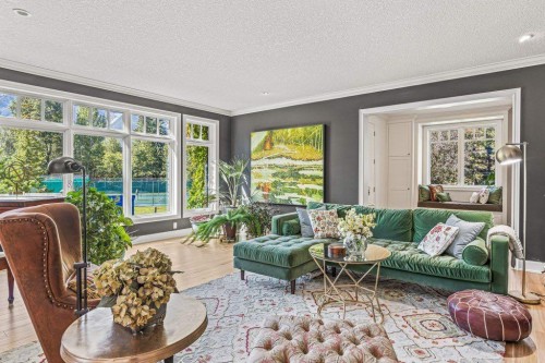 930 9 Street, Canmore, AB - Indoor Photo Showing Living Room
