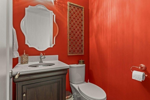 930 9 Street, Canmore, AB - Indoor Photo Showing Bathroom