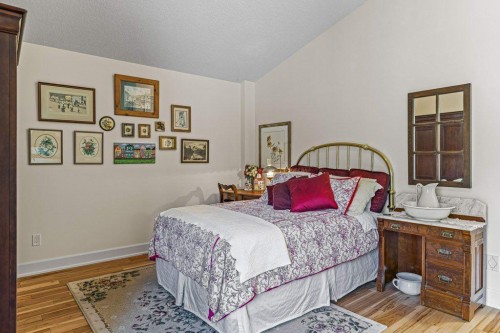 930 9 Street, Canmore, AB - Indoor Photo Showing Bedroom