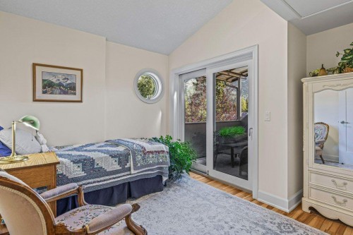 930 9 Street, Canmore, AB - Indoor Photo Showing Bedroom