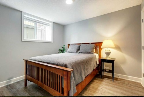 930 9 Street, Canmore, AB - Indoor Photo Showing Bedroom