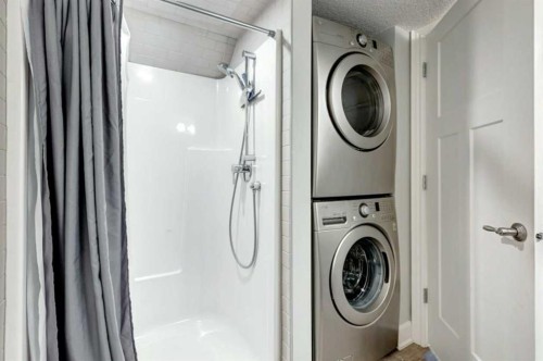 930 9 Street, Canmore, AB - Indoor Photo Showing Laundry Room