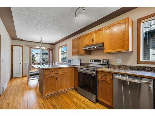 34 Covehaven Rise Ne, Calgary, AB - Indoor Photo Showing Kitchen