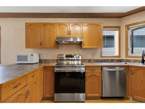 34 Covehaven Rise Ne, Calgary, AB - Indoor Photo Showing Kitchen