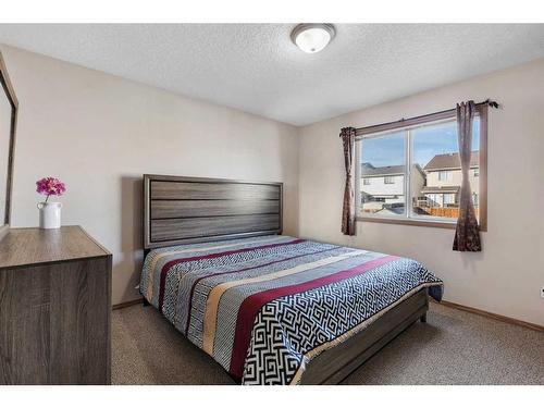 34 Covehaven Rise Ne, Calgary, AB - Indoor Photo Showing Bedroom