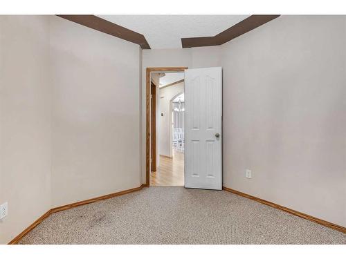 34 Covehaven Rise Ne, Calgary, AB - Indoor Photo Showing Other Room