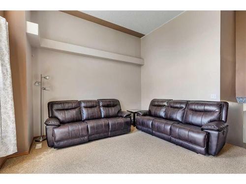 34 Covehaven Rise Ne, Calgary, AB - Indoor Photo Showing Living Room