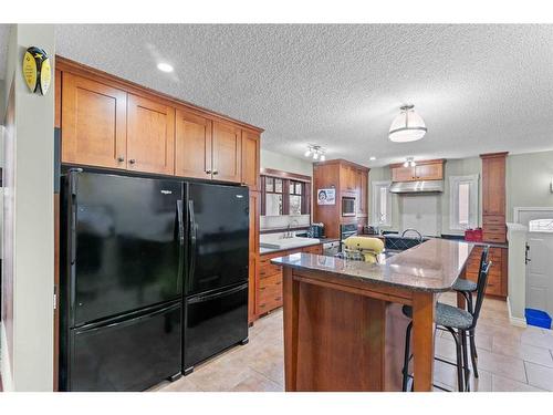 2917 Lathom Crescent Sw, Calgary, AB - Indoor Photo Showing Kitchen