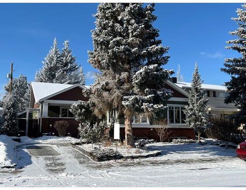 2917 Lathom Crescent Sw, Calgary, AB - Outdoor With Facade