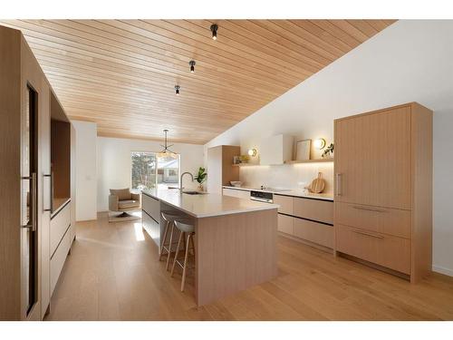 2016 53 Avenue Sw, Calgary, AB - Indoor Photo Showing Kitchen