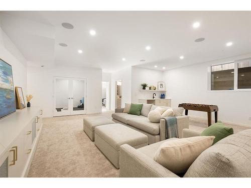 2016 53 Avenue Sw, Calgary, AB - Indoor Photo Showing Living Room