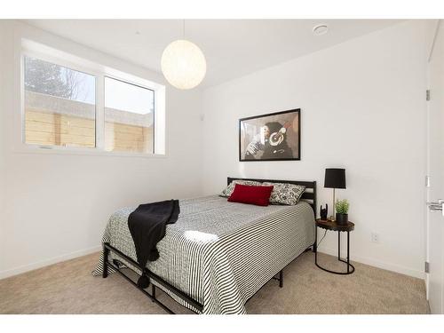 2016 53 Avenue Sw, Calgary, AB - Indoor Photo Showing Bedroom