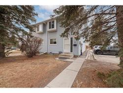 32-4810 40 Avenue SW Calgary, AB T3E 1E5