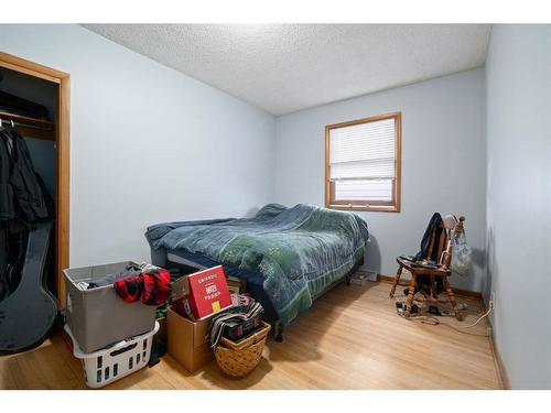 331 47 Avenue Sw, Calgary, AB - Indoor Photo Showing Bedroom