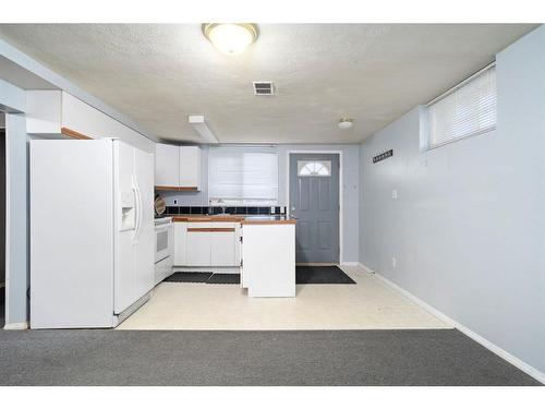 331 47 Avenue Sw, Calgary, AB - Indoor Photo Showing Kitchen