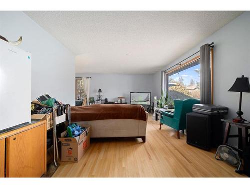 331 47 Avenue Sw, Calgary, AB - Indoor Photo Showing Bedroom