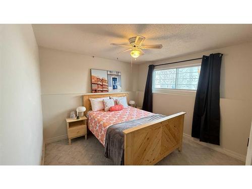 5015 Centre A Street Ne, Calgary, AB - Indoor Photo Showing Bedroom