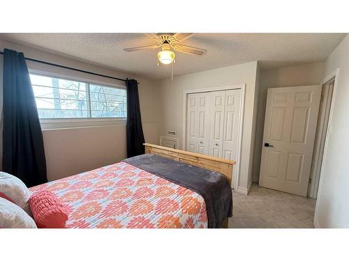 5015 Centre A Street Ne, Calgary, AB - Indoor Photo Showing Bedroom