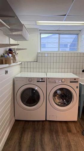 5015 Centre A Street Ne, Calgary, AB - Indoor Photo Showing Laundry Room