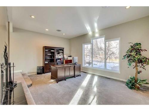 42 Woodhaven Crescent Sw, Calgary, AB - Indoor Photo Showing Other Room