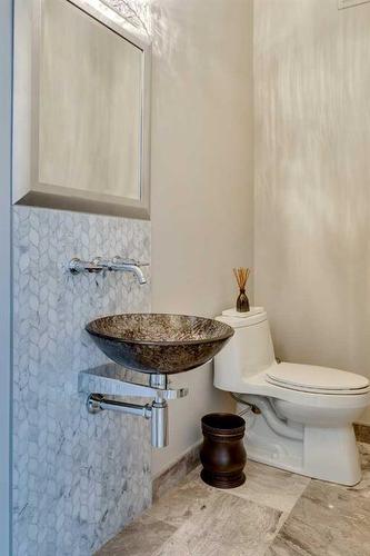 42 Woodhaven Crescent Sw, Calgary, AB - Indoor Photo Showing Bathroom