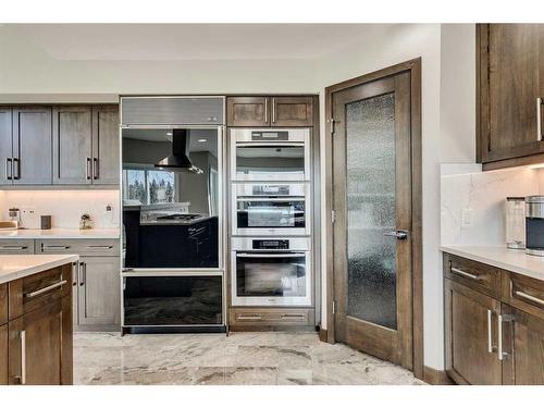 42 Woodhaven Crescent Sw, Calgary, AB - Indoor Photo Showing Kitchen