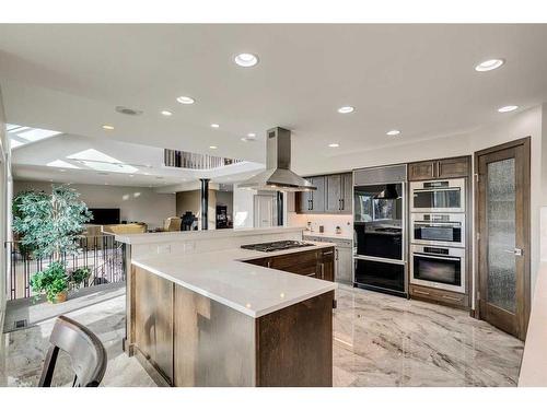 42 Woodhaven Crescent Sw, Calgary, AB - Indoor Photo Showing Kitchen