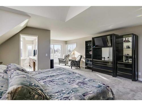 42 Woodhaven Crescent Sw, Calgary, AB - Indoor Photo Showing Bedroom