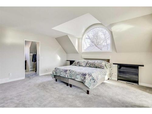 42 Woodhaven Crescent Sw, Calgary, AB - Indoor Photo Showing Bedroom