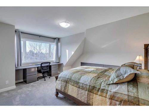 42 Woodhaven Crescent Sw, Calgary, AB - Indoor Photo Showing Bedroom