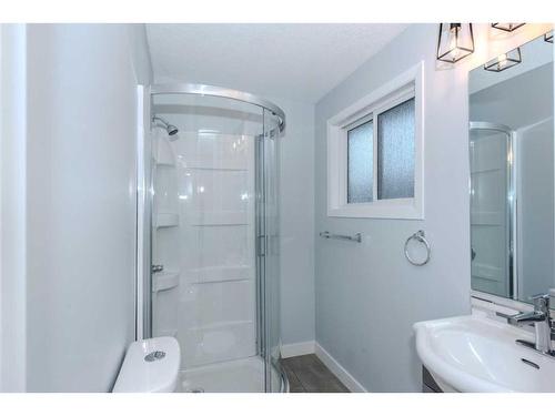 5655 Dalhousie Drive Nw, Calgary, AB - Indoor Photo Showing Bathroom