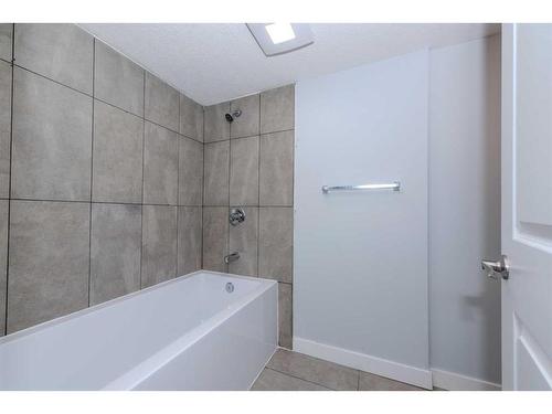 5655 Dalhousie Drive Nw, Calgary, AB - Indoor Photo Showing Bathroom